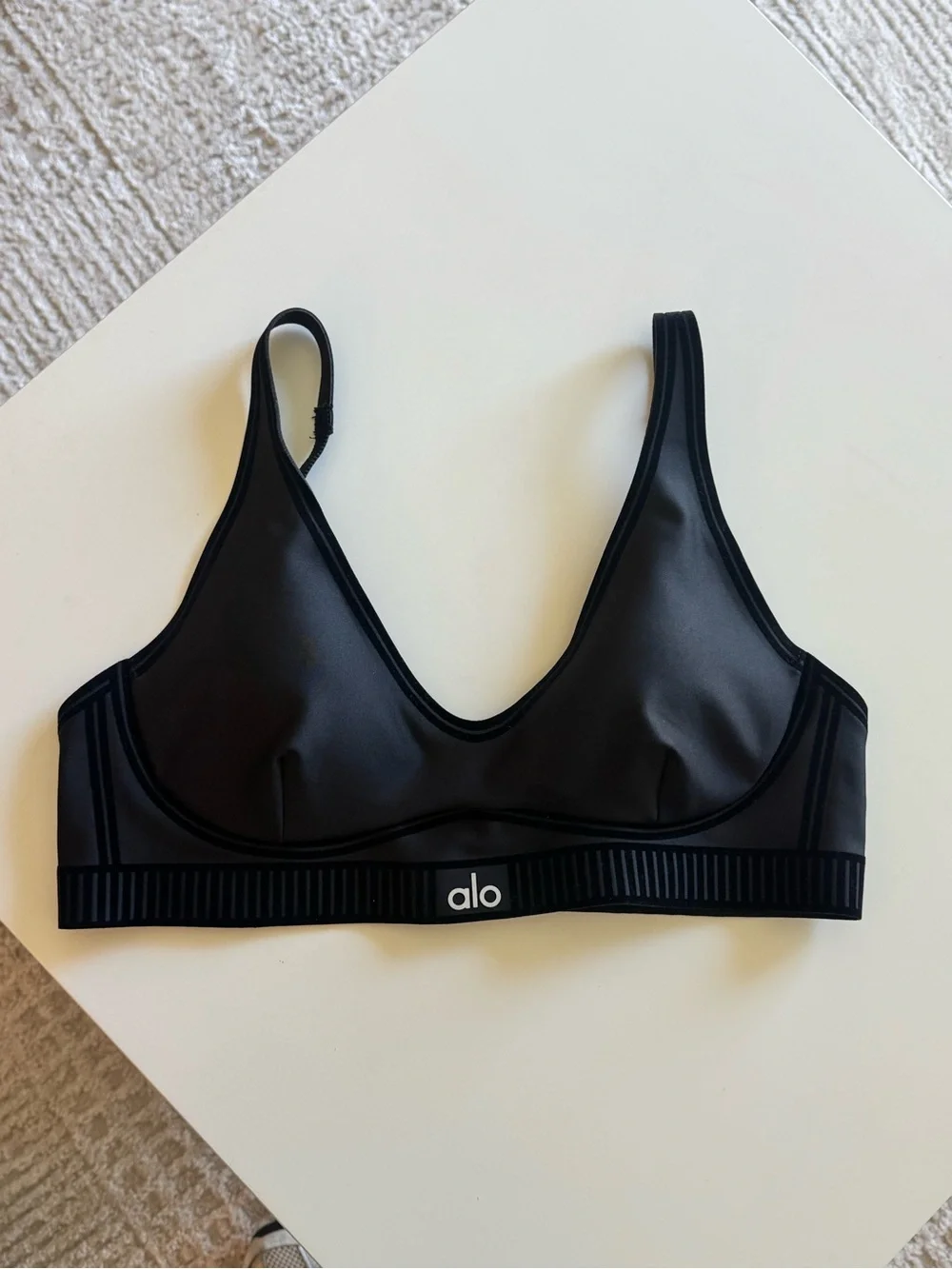 Alo yoga Airlift Line up Bra